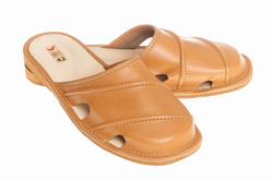 Pantofle męskie Wójciak, klin o wysokości 1,5 cm , gwarantowana jakość. Model 262