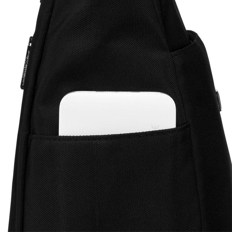 Duża torebka damska w czarnym kolorze zawieszona na wygodnych uchwytach - Peterson