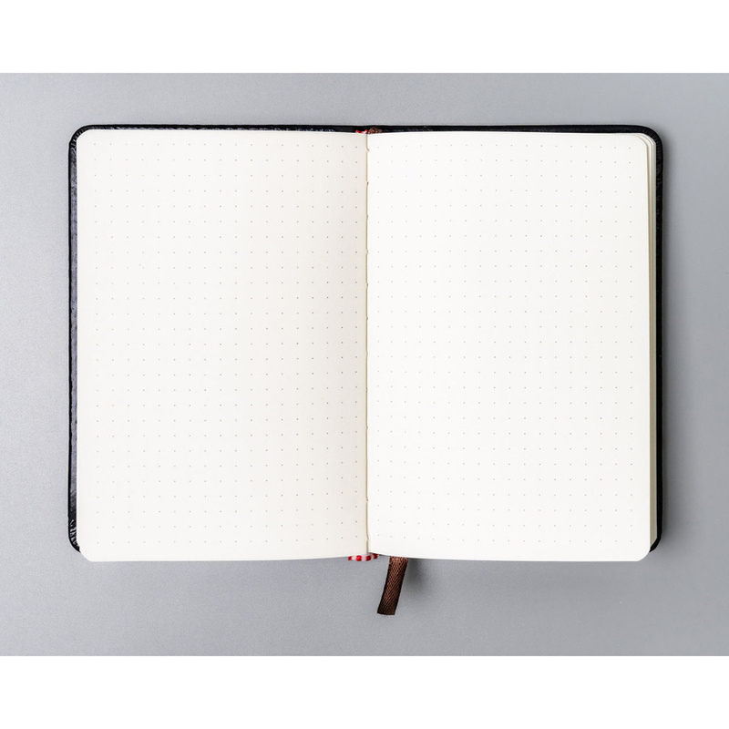 Czarny notes w formacie A6 zadrukowany w kropki - Peterson