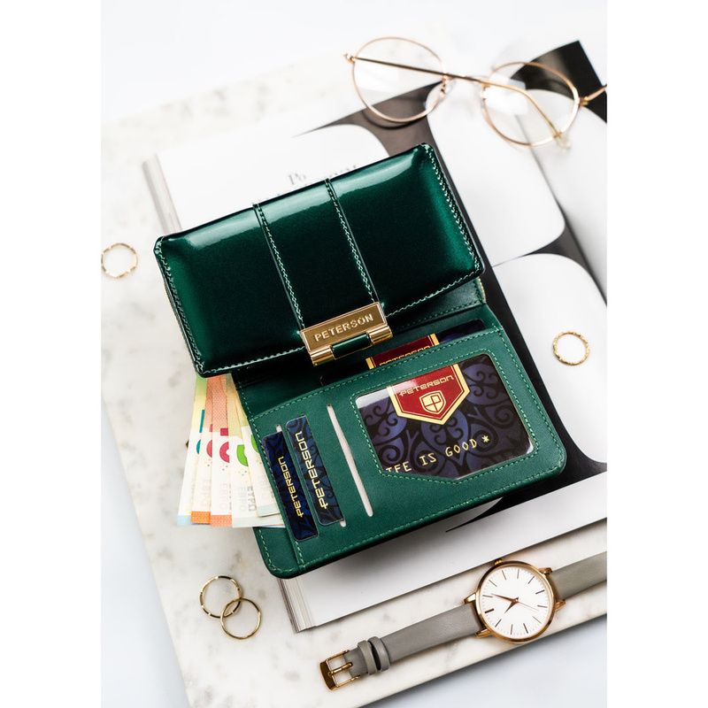 Poziomy portfel damski z lakierowanej skóry ekologicznej w zielonym kolorze, wyposażony w system RFID - Peterson