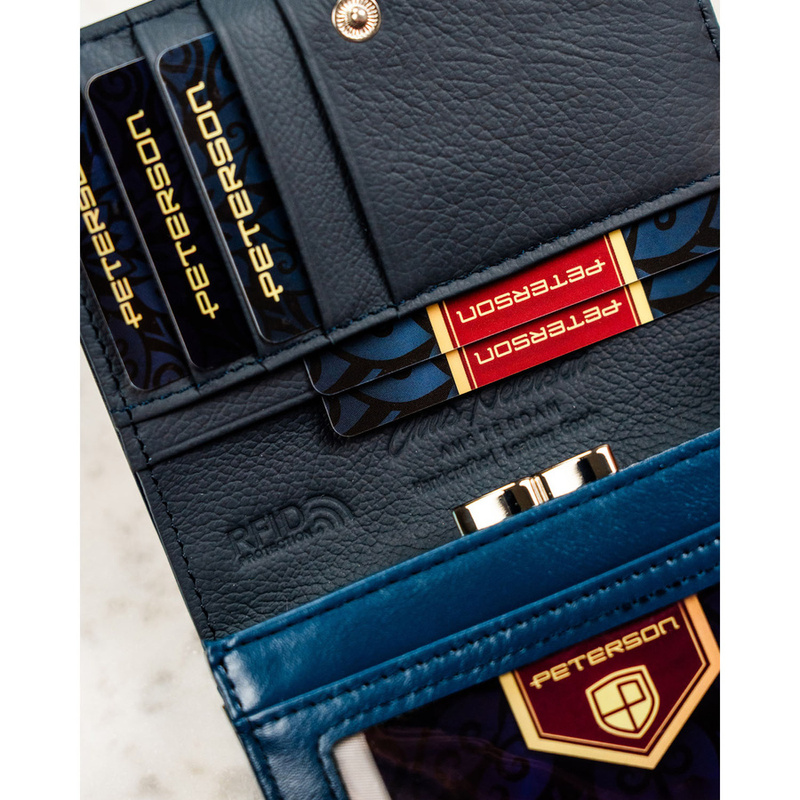 Poziomy portfel damski ze skóry naturalnej i ekologicznej w granatowym kolorze z systemem RFID - Peterson