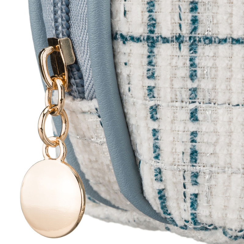 Niebieska kosmetyczka damska wykonana z materiału syntetycznego, jednokomorowa - Rovicky