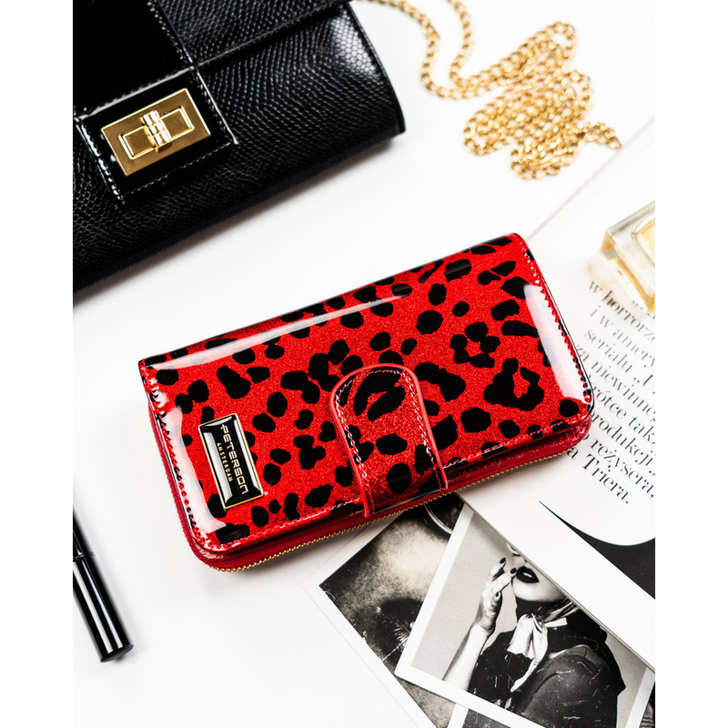 Czerwony, pionowy portfel damski ze skóry ekologicznej i naturalnej w cętki, wyposażony w system RFID - Peterson