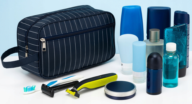 Kosmetyczka podróżna z materiału syntetycznego w granatowym kolorze - Rovicky