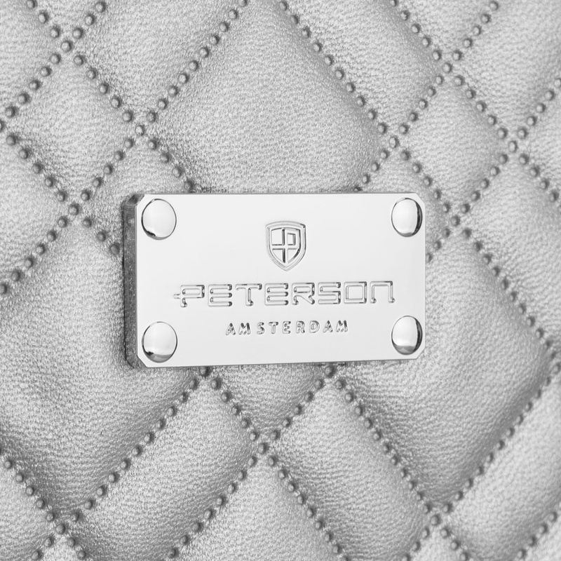 Pikowana kosmetyczka z tkaniny syntetycznej w srebrnym kolorze zamykana suwakiem - Peterson