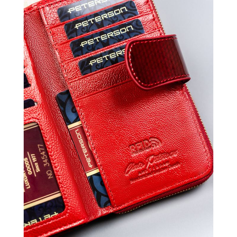 Pionowy portfel damski z lakierowanej skóry naturalnej w czerwonym kolorze - Peterson