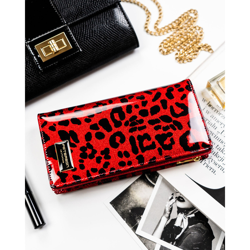 Duży, czerwony, pionowy portfel damski ze skóry ekologicznej i naturalnej w cętki zamykany magnesem - Peterson