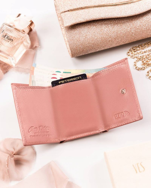 Damski portfel ze skóry ekologicznej Peterson PTN RD-SWZX-86-GCL