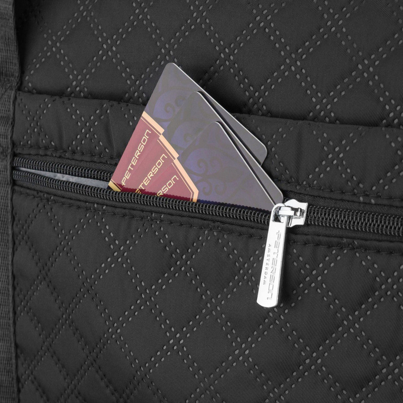 Sportowa, treningowa torba w czarnym kolorze wykonana z poliestru - Peterson