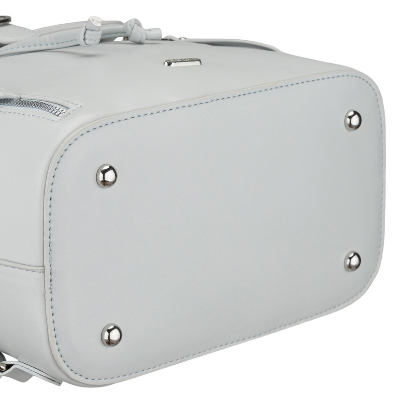 Pojemny plecak damski ze skóry ekologicznej w szarym kolorze wyposażony w nóżki ochronne - Rovicky