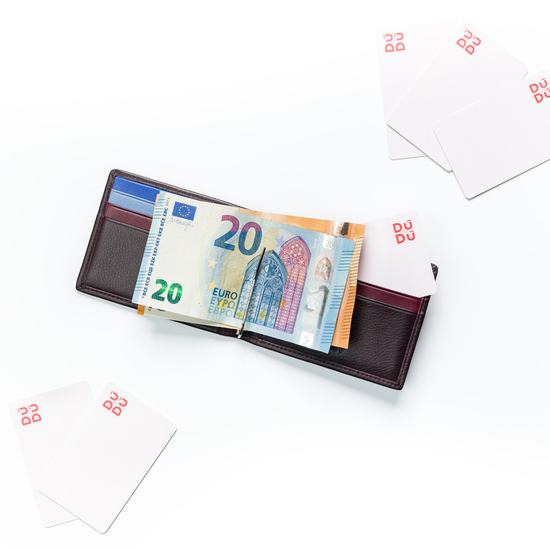 Minimalistyczny skórzany portfel męski marki DUDU