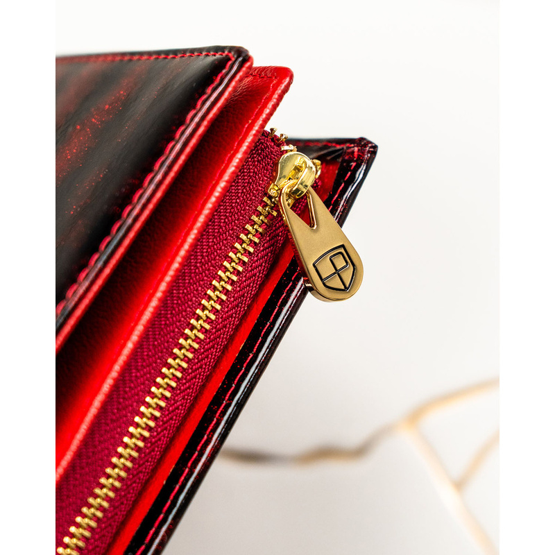 Lakierowany, czerwony portfel damski ze skóry naturalnej i ekologicznej w zwierzęcy wzór - Peterson