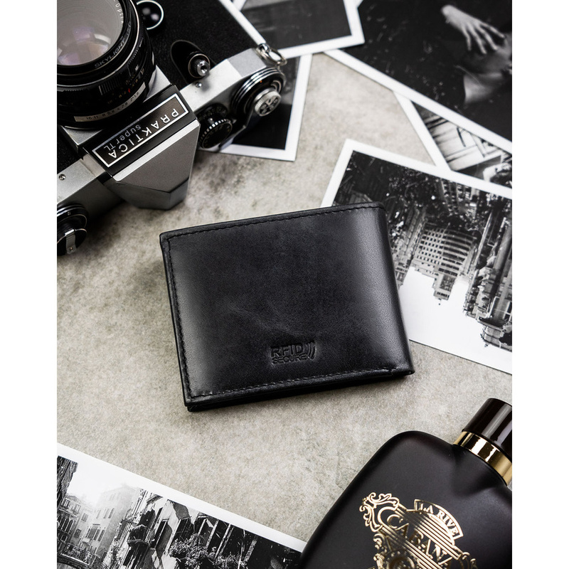 Czarny portfel męski ze skóry naturalnej bez zapięcia zewnętrznego - Peterson