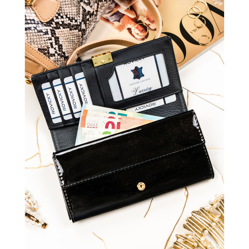 Duży portfel damski z lakierowanej skóry naturalnej w czarnym kolorze zamykany na zatrzask - Rovicky