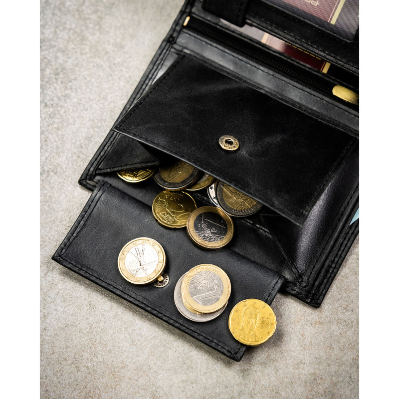 Pionowy, skórzany portfel męski w czarnym kolorze bez zapięcia zewnętrznego - Peterson