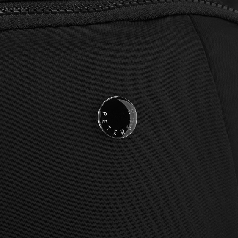 Praktyczny, czarny plecak damski wykonany z poliestru, jednokomorowy - Peterson