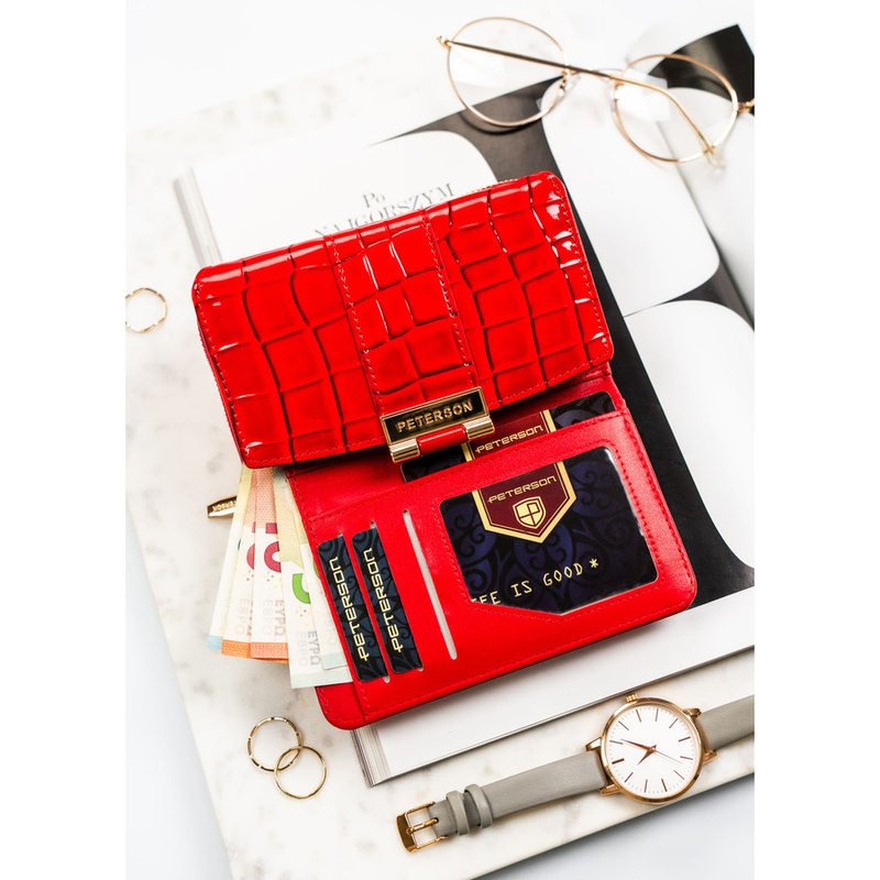 Portfel damski wykonany ze skóry ekologicznej w czerwonym kolorze z tłoczonym wzorem krokodylej skóry - Peterson