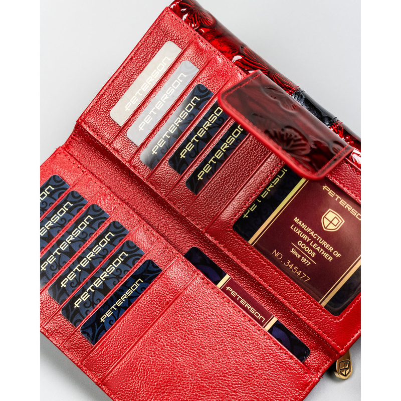 Elegancki portfel damski ze skóry naturalnej w czerwonym kolorze, zamykany zatrzaskiem - Peterson