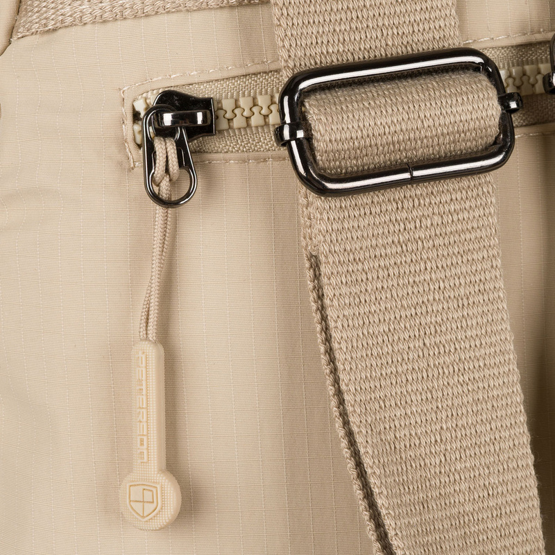 Beżowy, jednokomorowy plecak damski z poliestru zawieszony na regulowanych szelkach - Peterson