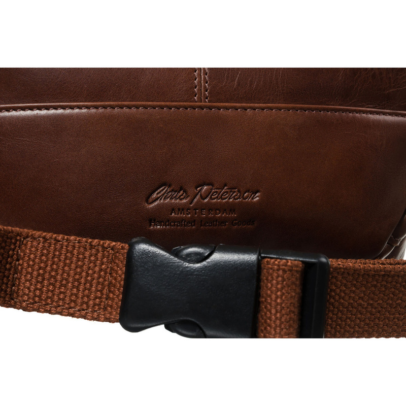 Klasyczna skórzana nerka męska na biodra w brązowym kolorze - Peterson