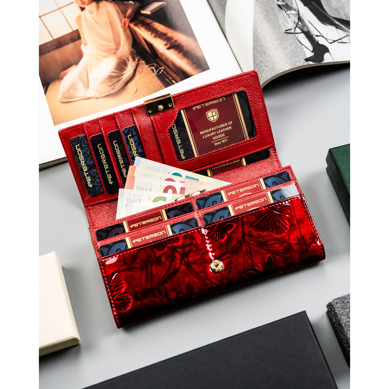 Lakierowany portfel damski ze skóry naturalnej w czerwonym kolorze - Peterson