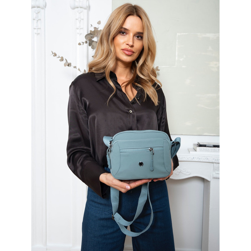 Praktyczna, niebieska listonoszka damska zawieszona na regulowanym pasku - Peterson