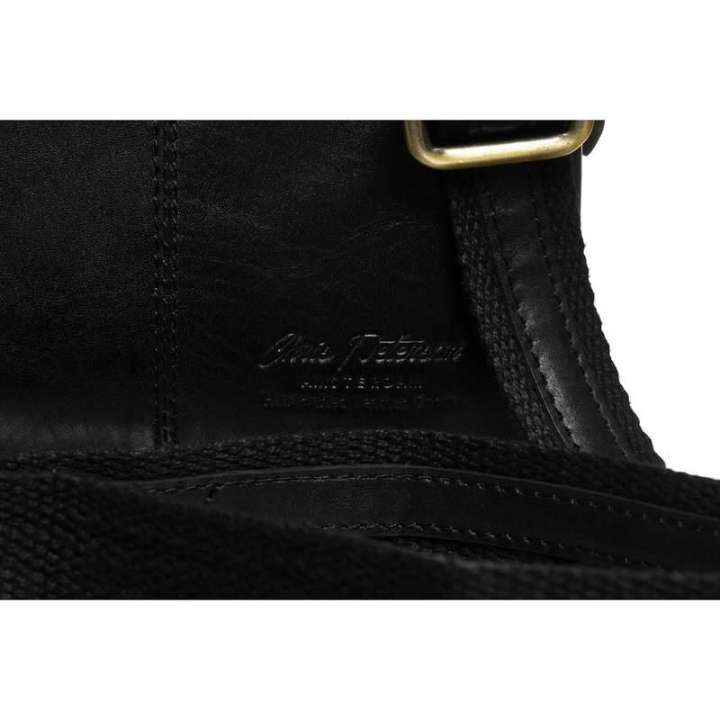 Dwukomorowa, czarna listonoszka męska ze skóry naturalnej zawieszona na regulowanym pasku - Peterson