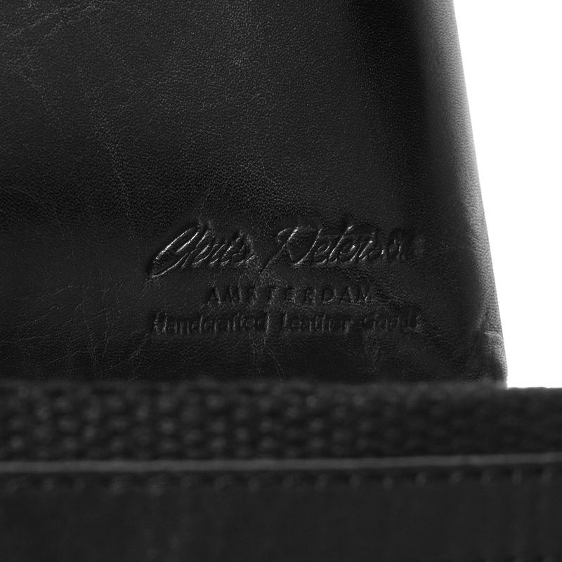 Listonoszka męska ze skóry naturalnej w czarnym kolorze, jednokomorowa i zamykana suwakiem - Peterson