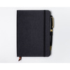 Czarny notes w formacie B6 zadrukowany w linie, wyposażony w gumkę zamykającą - Peterson