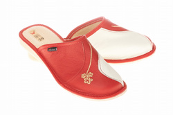 Zabudowane kapcie damskie Wójciak ozdobny haft