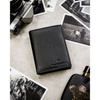 Zestaw prezentowy: skórzany, pionowy portfel męski w czarnym kolorze z systemem RFID i pasek ze skóry ekologicznej - Peterson