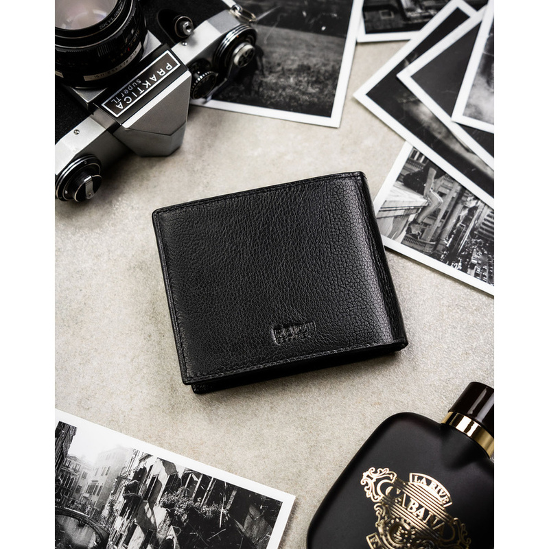 Poziomy portfel męski ze skóry naturalnej w czarnym kolorze w zestawie z brelokiem - Peterson