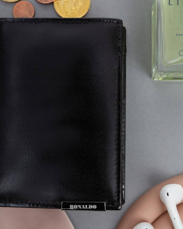 Pojemny męski skórzany portfel z RFID od Ronaldo