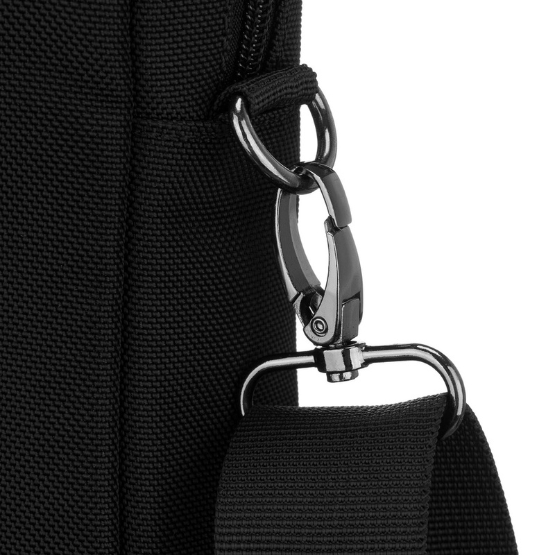 Mała, praktyczna listonoszka z cordury w czarnym kolorze zamykana suwakiem - Peterson