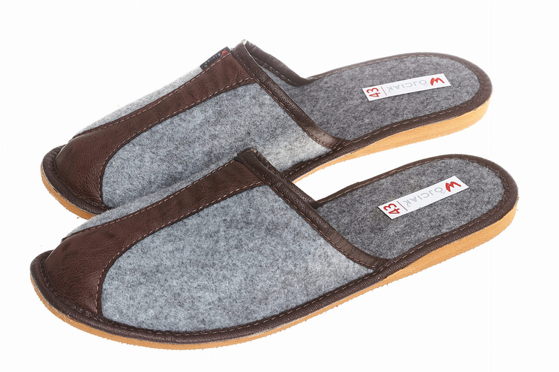 Pantofle męskie Wójciak, klin o wysokości 1,5 cm , najwyższa jakość materiałów. Model 283