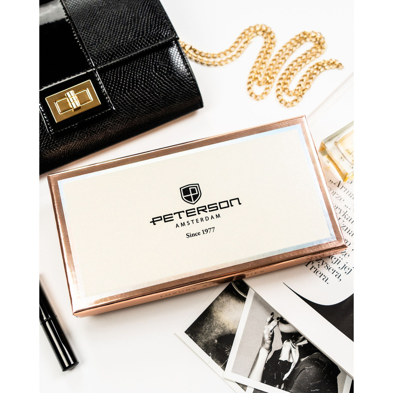 Czerwony, gładki portfel damski ze skóry ekologicznej zamykany na zatrzask magnetyczny - Peterson