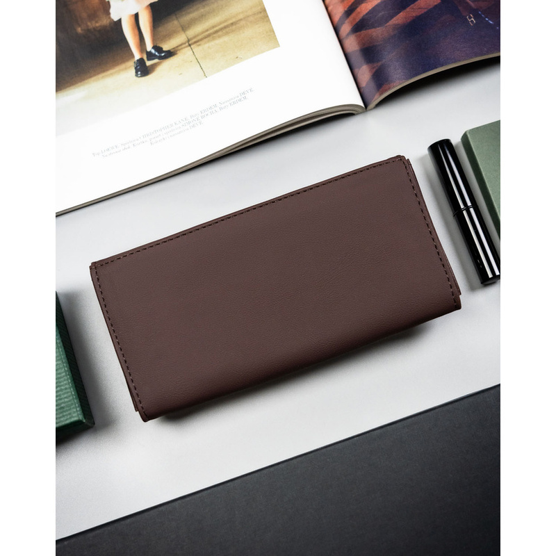 Brązowy, duży portfel damski ze skóry ekologicznej z kieszonką zewnętrzną, zamykany na zatrzask - 4U Cavaldi