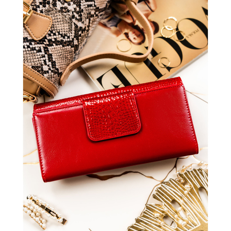 Duży portfel damski ze skóry naturalnej w czerwonym kolorze zamykany na zatrzask - Peterson