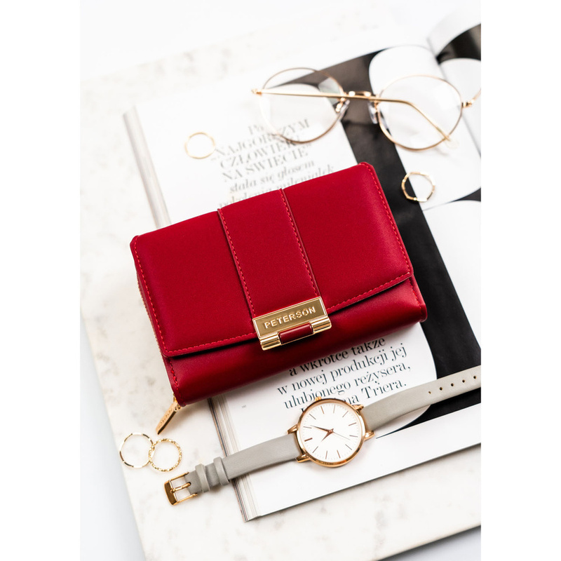 Portfel damski wykonany ze skóry ekologicznej w czerwonym kolorze, model w orientacji poziomej - Peterson