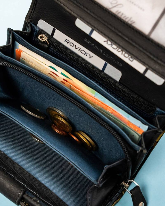 Rovicky Pojemny skórzany portfel damski na zatrzask roślinny wzór