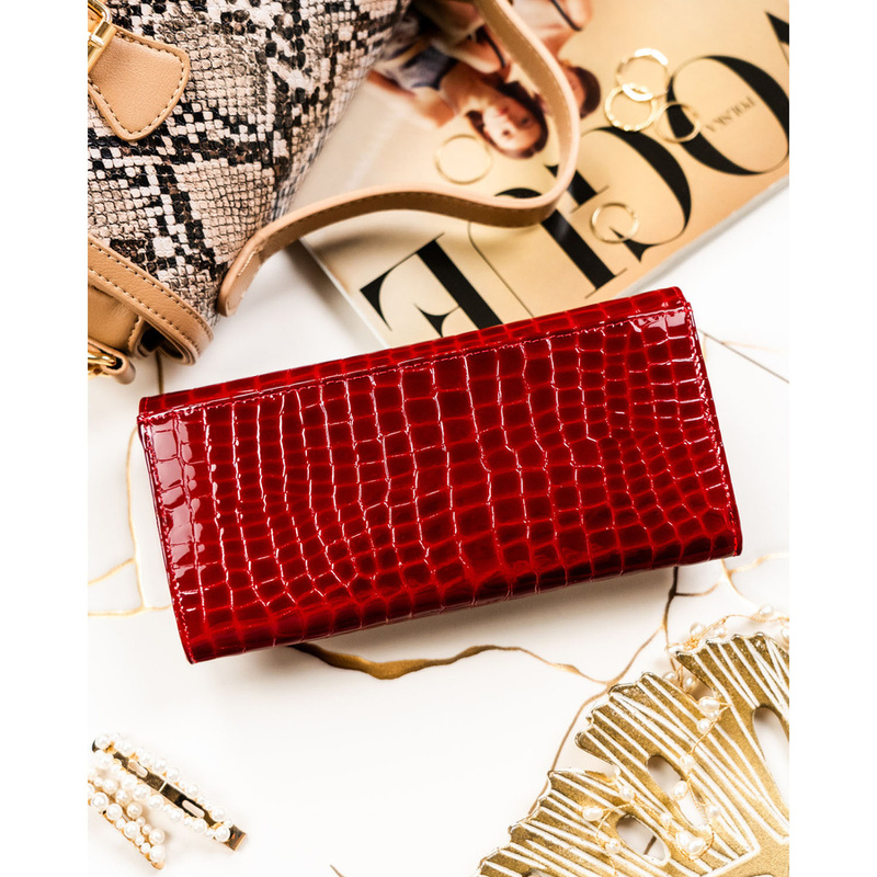 Czerwony, duży portfel damski ze skóry naturalnej z tłoczeniem na wzór skóry krokodyla - Peterson