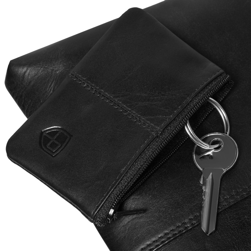 Listonoszka męska ze skóry naturalnej w czarnym kolorze, jednokomorowa i zamykana suwakiem - Peterson