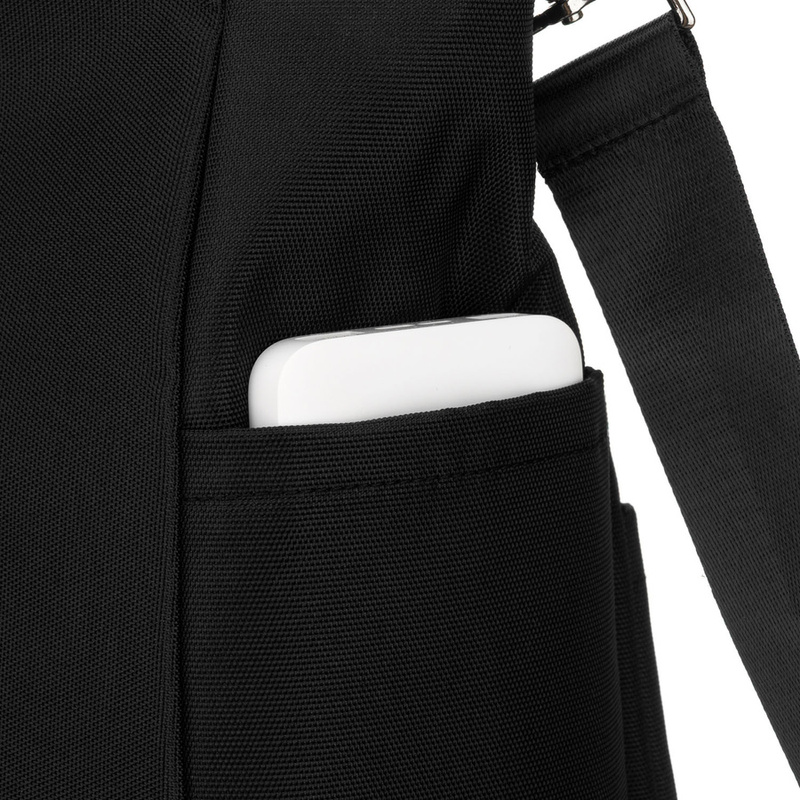 Czarna, pojemna torba damska z przegrodą na laptopa wykonana z poliestru - Peterson