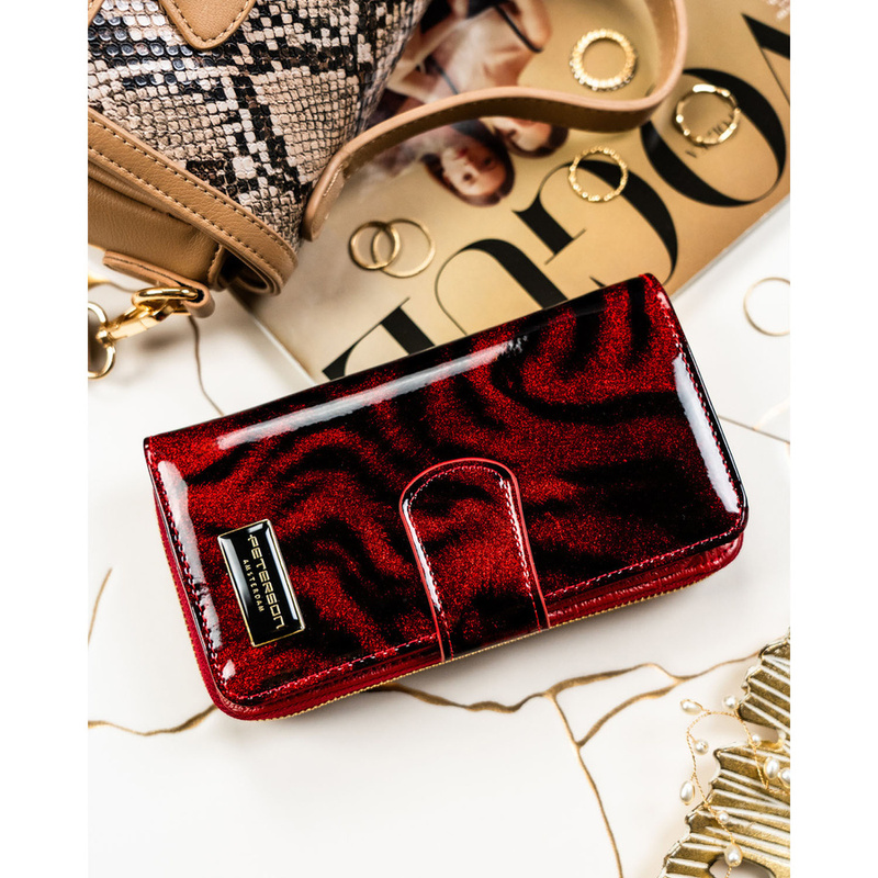 Pionowy, lakierowany portfel damski ze skóry naturalnej i ekologicznej w czerwonym kolorze - Peterson