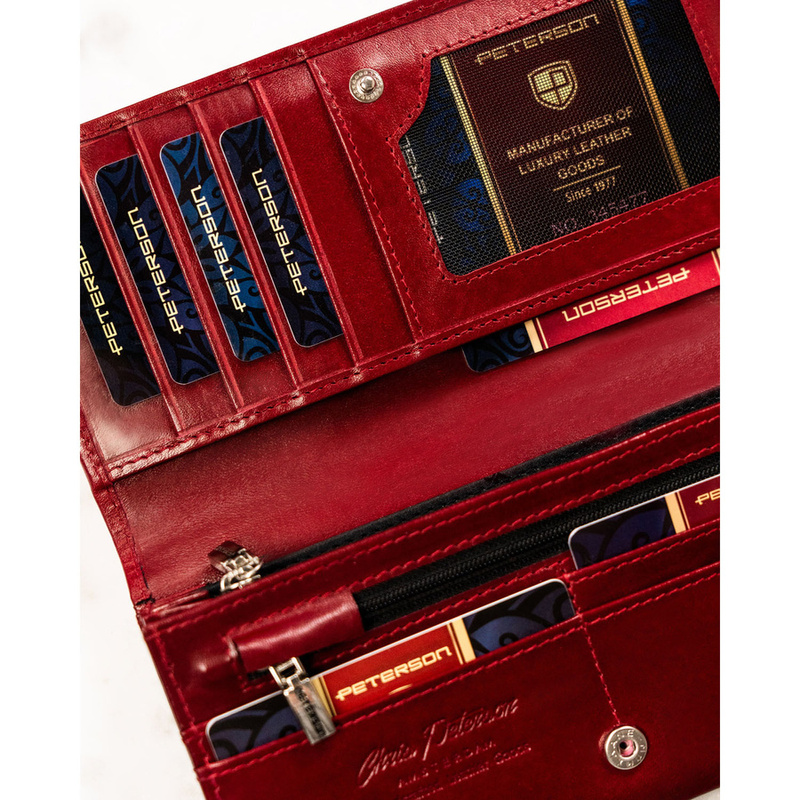 Elegancki, skórzany portfel damski w czerwonym kolorze zamykany na zatrzask - Peterson