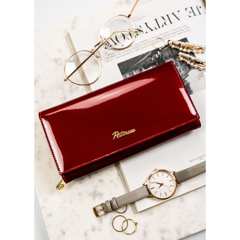 Portfel damski z lakierowanej skóry naturalnej w czerwonym kolorze wyposażony w system RFID - Peterson