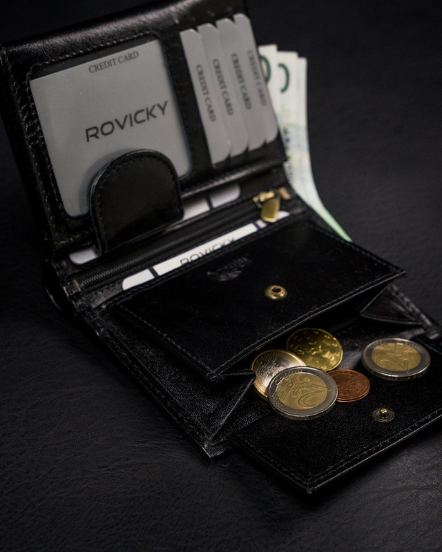 Skórzany pionowy duży portfel z RFID od Rovicky