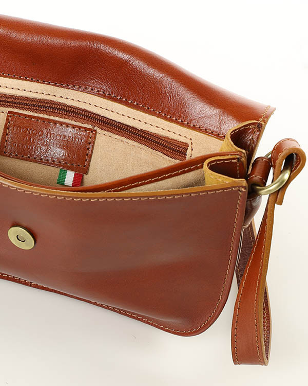 Skórzana torebka saddle bag półksiężyc sztywna skóra - MARCO MAZZINI brąz camel