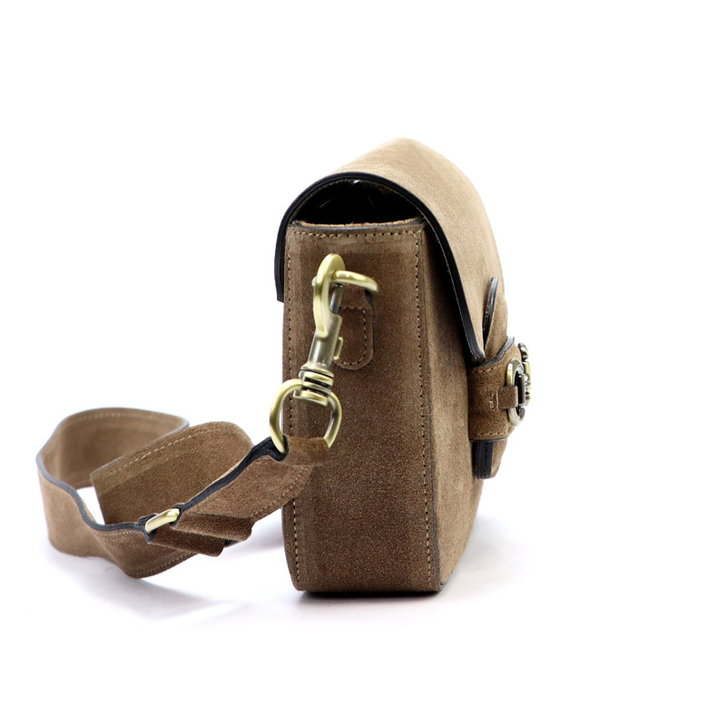 Klasyczna damska listonoszka zamszowa przez ramię