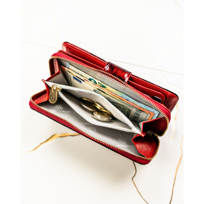 Pionowy, lakierowany portfel damski ze skóry naturalnej i ekologicznej w czerwonym kolorze - Peterson